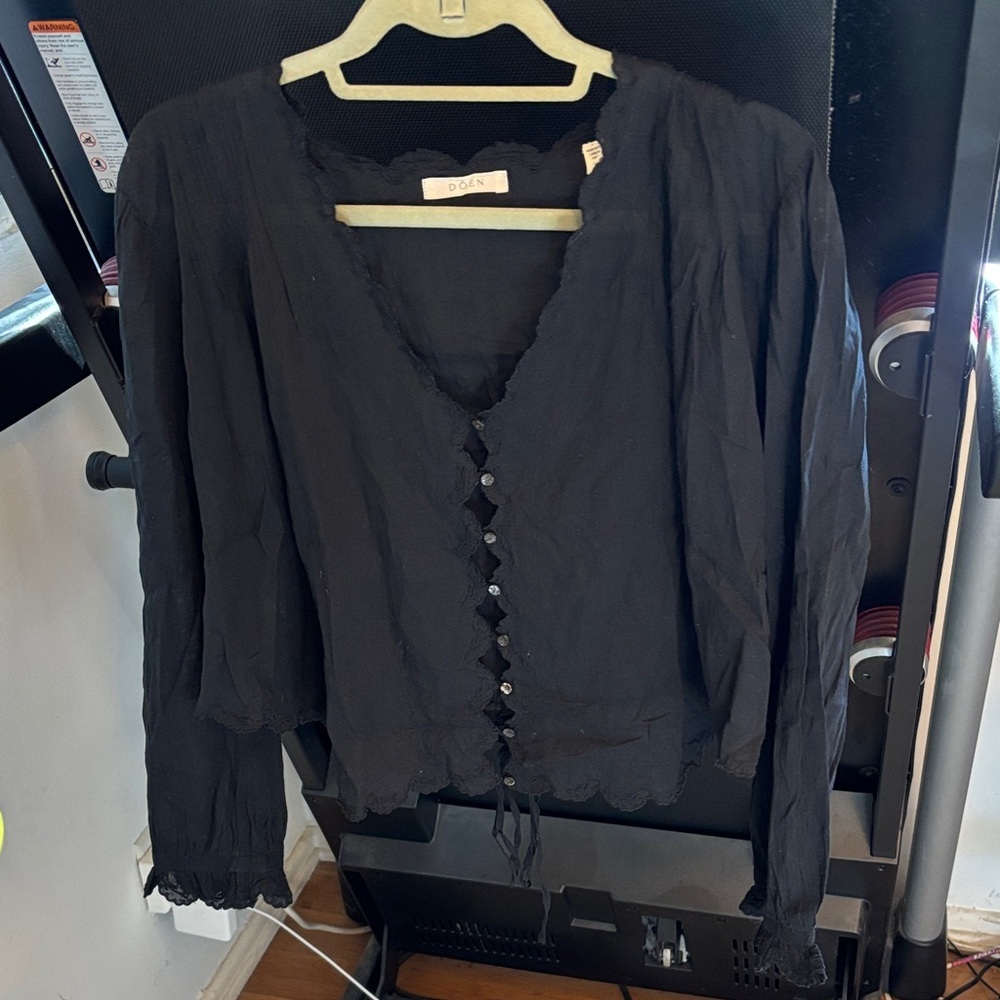 Doen Black Sheer Scalloped Button-Front Blouse - Picture 3 of 16